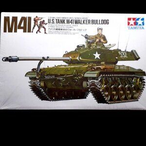 NEW!!!  Tamiya US Tank M41 Walker Bulldog 1/35 Scale 35055-1900 Sealed Series 55
